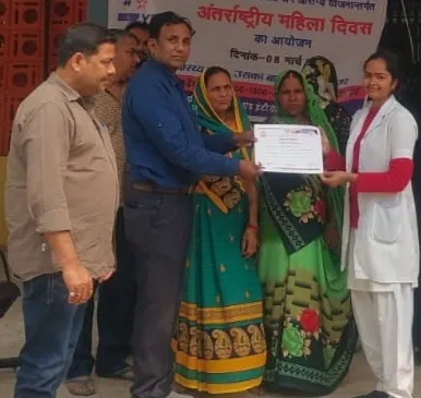 अंतरराष्ट्रीय  महिला दिवस पर डॉक्टर  और नर्स हुई सम्मानित