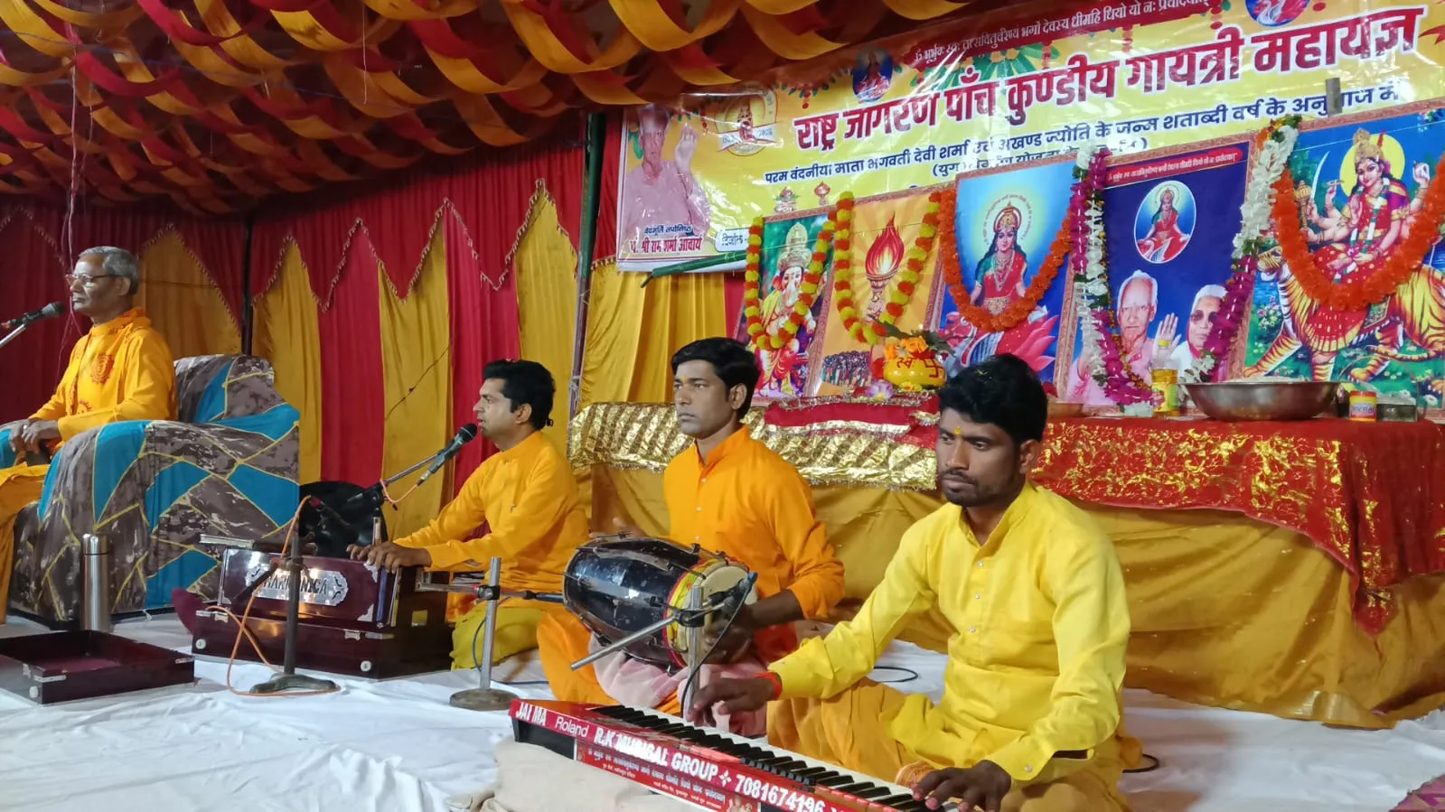 दूसरों के दुख हरने वाला ही ईश्वर की कृपा  का  योग्य  हैं   -  कैलाश नाथ तिवारी