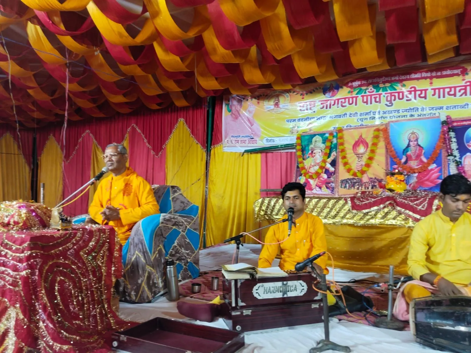 गायत्री मंत्र से होता है आत्मिक उत्थान और संकटों का निवारण - कैलाश नाथ तिवारी