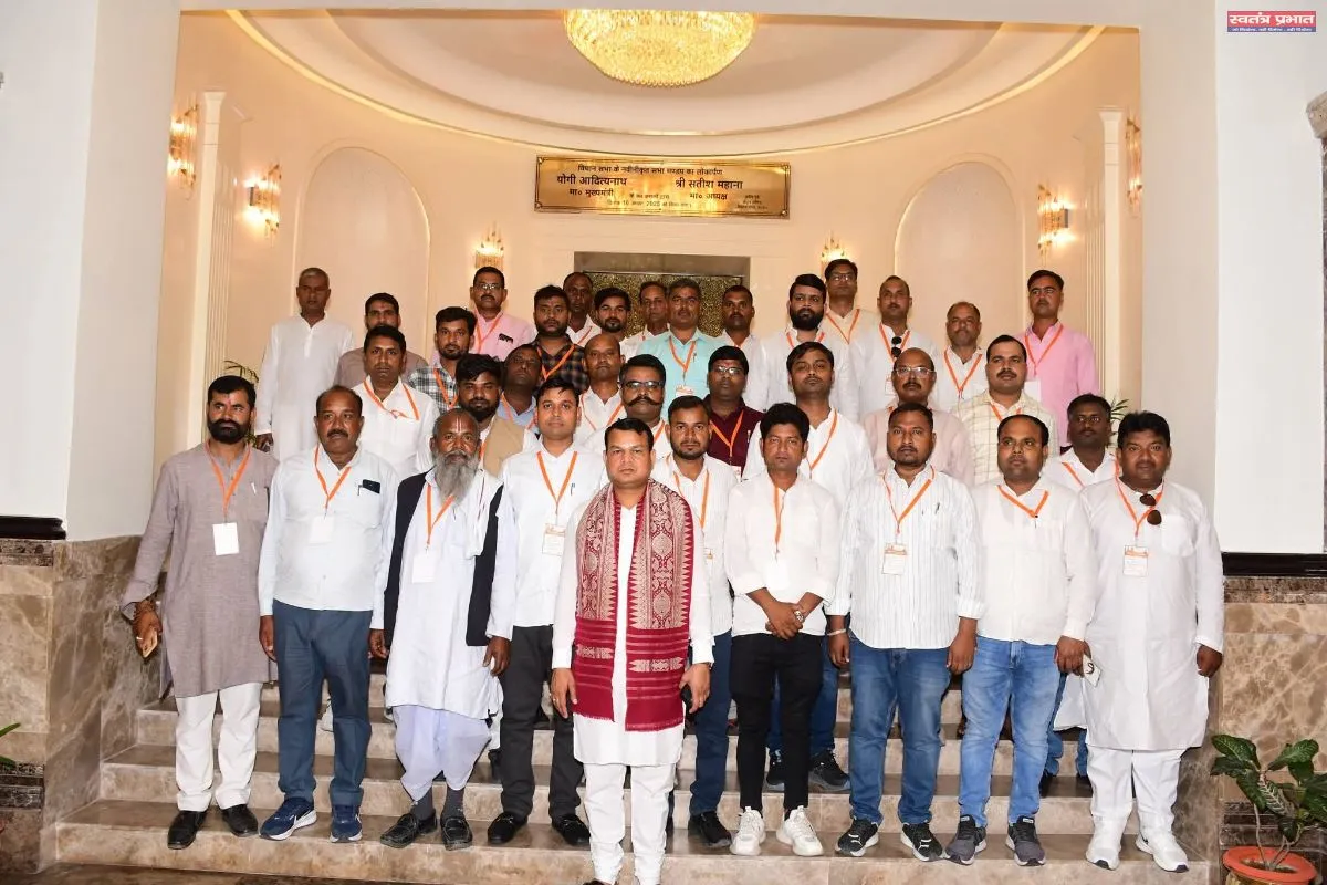 विधायक सुरेश पासी ने प्रधानों को कराया विधानसभा भ्रमण