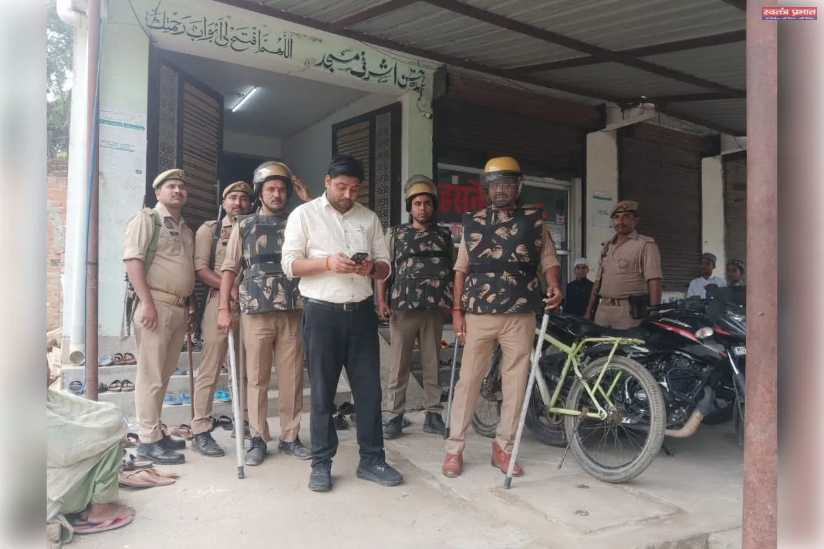 नायब तहसीलदार एवं थाना अध्यक्ष ने भ्रमणशील रहकर शांतिपूर्ण माहौल में अलविदा जुमा की नमाज संपन्न कराई