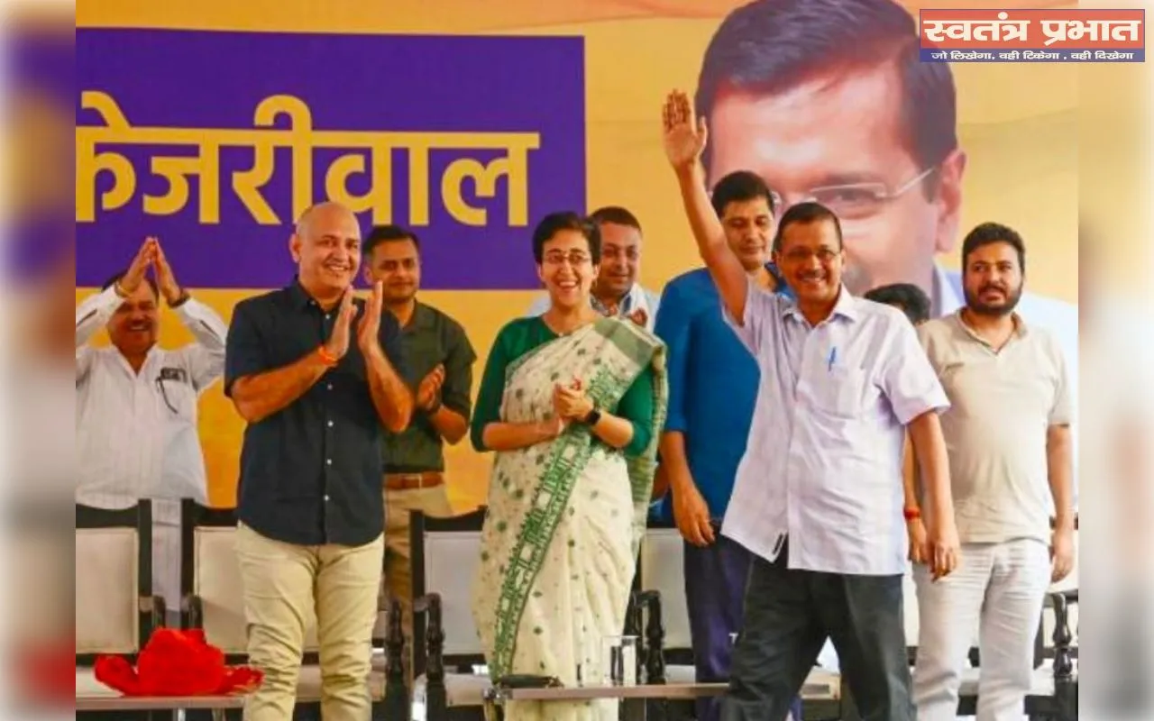 अदालत से बरी के बाद जंतर-मंतर पर पूर्व सीएम अरविंद केजरीवाल का विशाल प्रदर्शन 