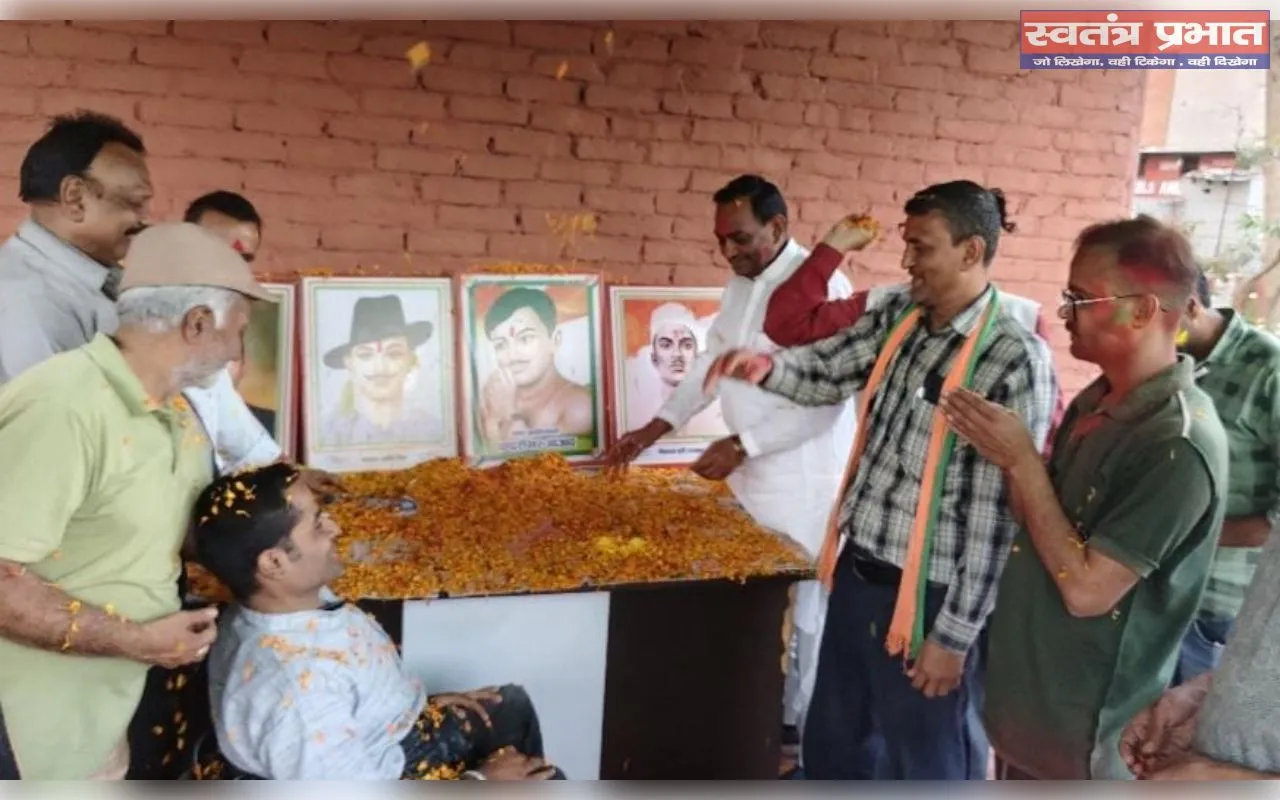 क्रांतिकारियों ने अपने खून की होली खेलकर हमें आजादी दिलाई है-राजेश केसरवानी