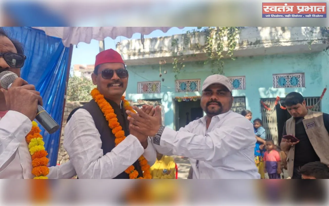 गरीब बच्चों को होली के शुभ अवसर पर उपहार वितरण किया गया 