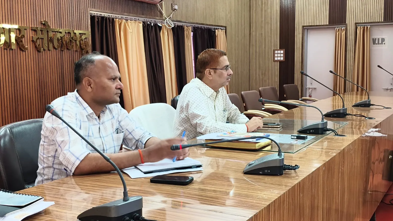 कलेक्ट्रेट सभागार में  महत्वपूर्ण बैठक आयोजित, अधिकारियों को  जनगणना 2027 की  तैयारियों को लेकर  दिया गया प्रशिक्षण             