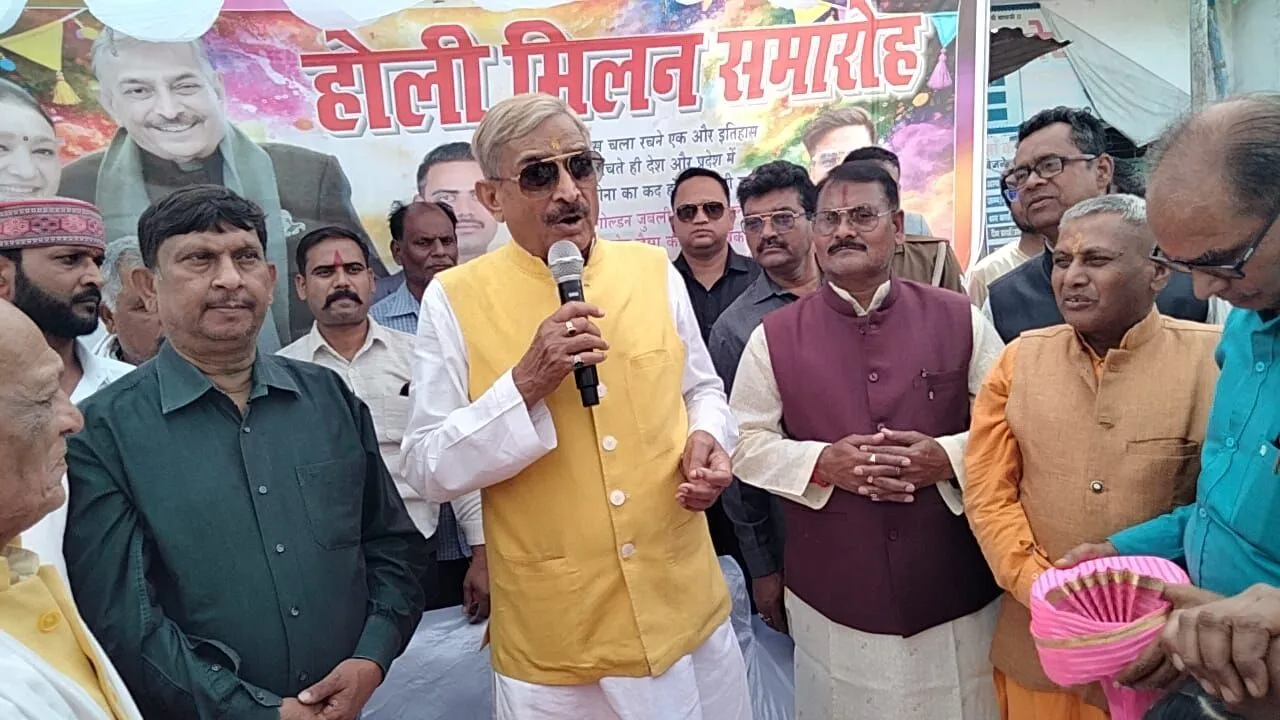 होली मेलजोल के जरिए भारत के स्वभाव का दर्शन है- प्रमोद तिवारी