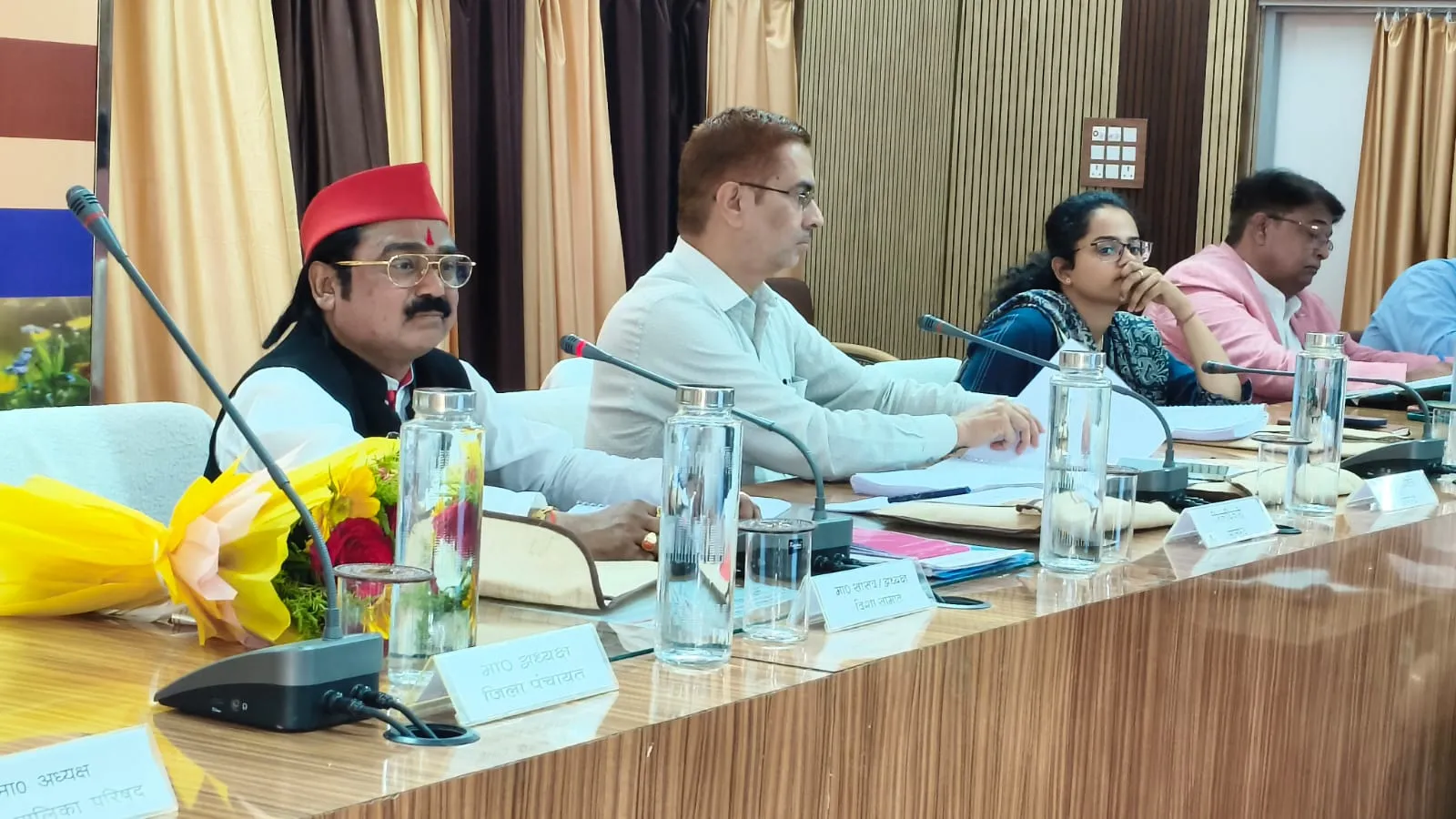 कलेक्ट्रेट सभागार में  जिला विकास समन्वय और निगरानी समिति की बैठक संपन्न