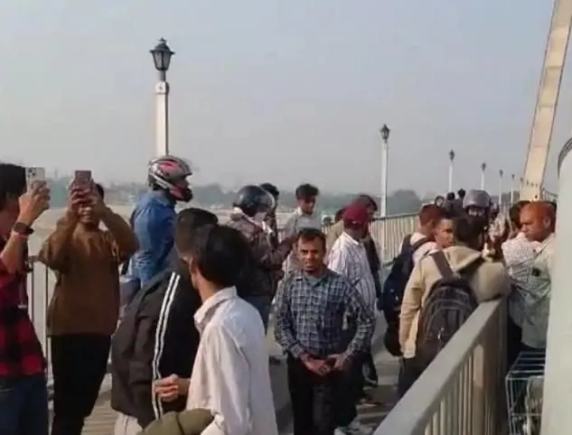 नए यमुना पुल से सिपाही ने लगाई छलांग, जल पुलिस ने बचाई जान