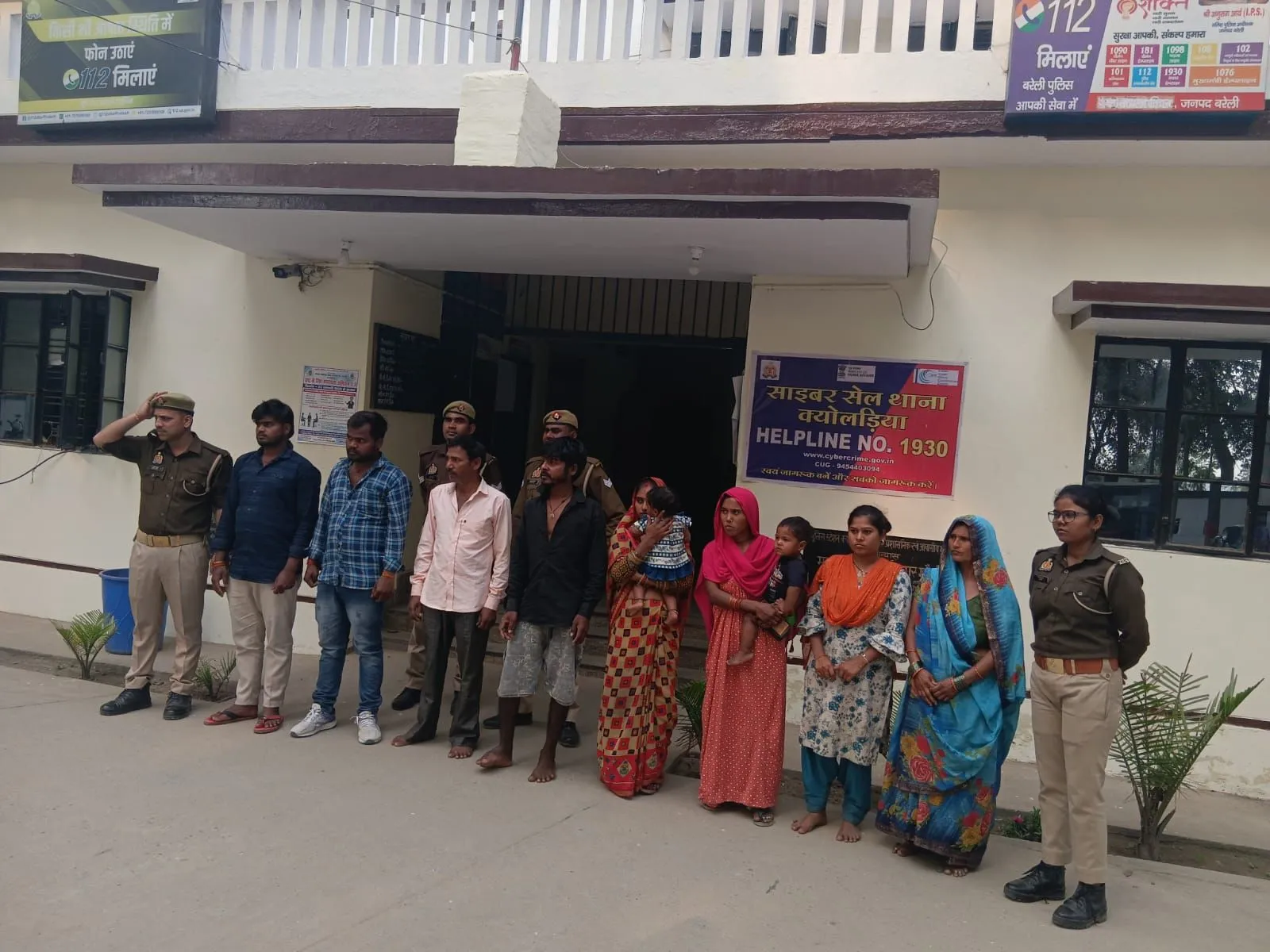 बवाल मचाने पुलिस के समझाने पर उनसे ही उलझ जाने पर पुलिस ने की कार्यवाही 