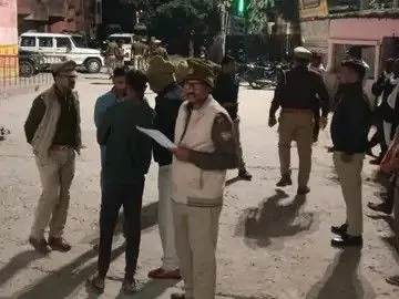 दुष्कर्म आरोपी को बचाने के लिए ग्रामीणों का हंगामा