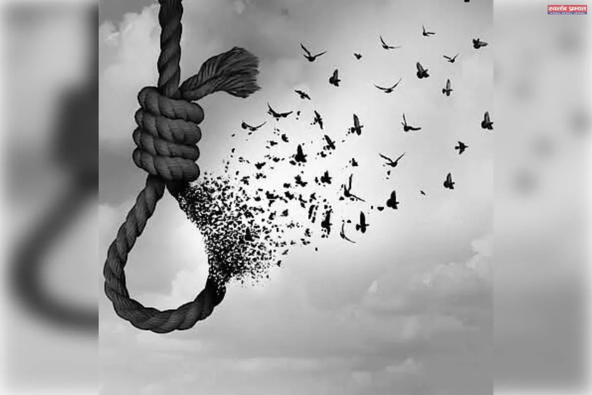 पुलिस लाइन के सिपाही का संदिग्ध हालात में फंदे से लटकता मिला शव