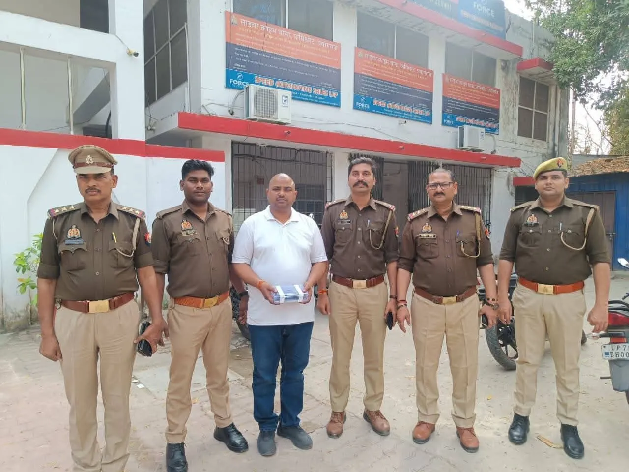 प्रयागराज में फर्जी शिक्षा बोर्ड का भंडाफोड़, मुख्य संचालक गिरफ्तार।