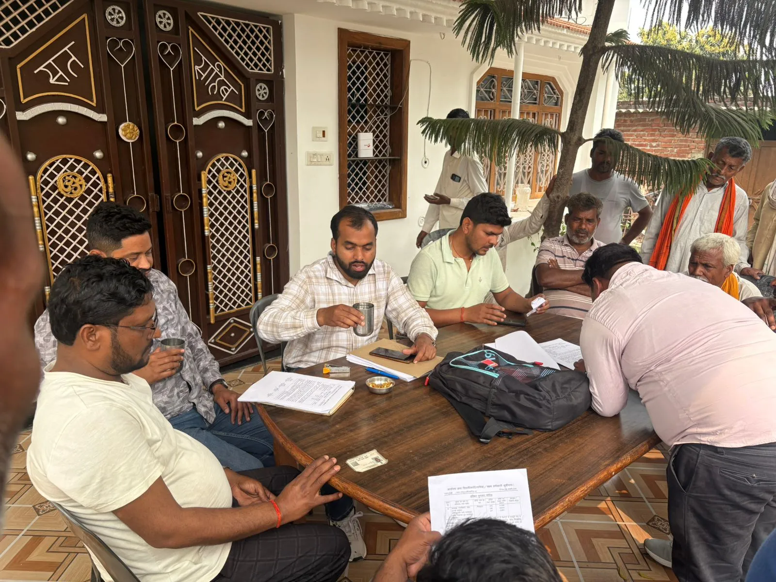 छितौनी–तमकुही रेलवे परियोजना: प्रभावित किसानों को नोटिस वितरण