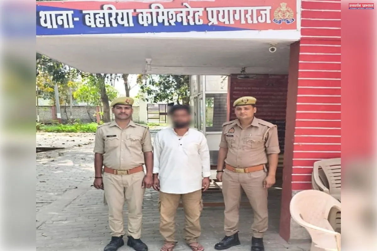 लूट के मामले में वांछित आरोपी गिरफ्तार, बहरिया पुलिस ने नहर के पास से दबोचा।