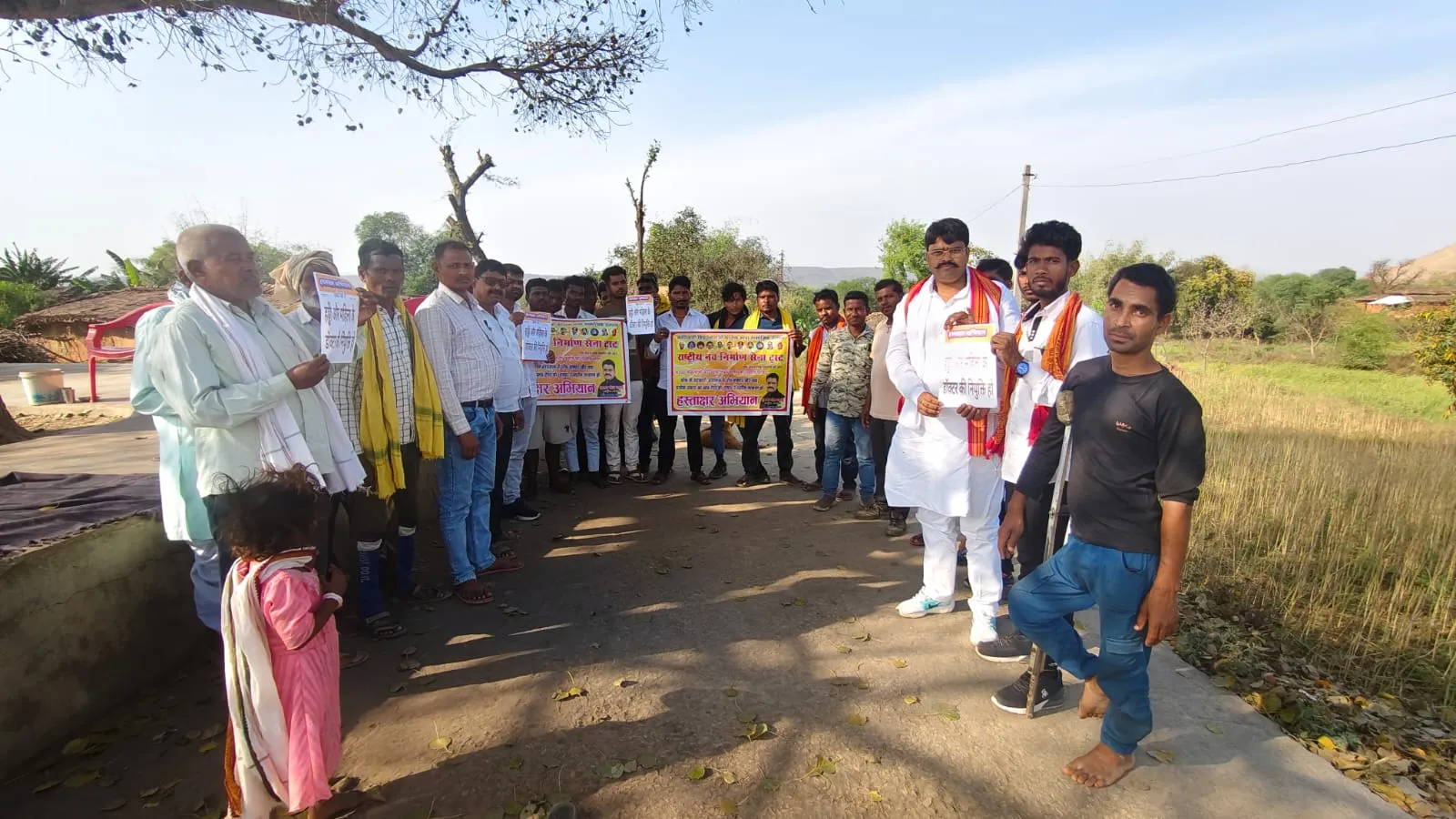 चिकित्सकों  की मांग को लेकर राष्ट्रीय  नव निर्माण संघर्ष समिति ने चलाया हस्ताक्षर अभियान, लोगों ने दिया भरपूर समर्थन