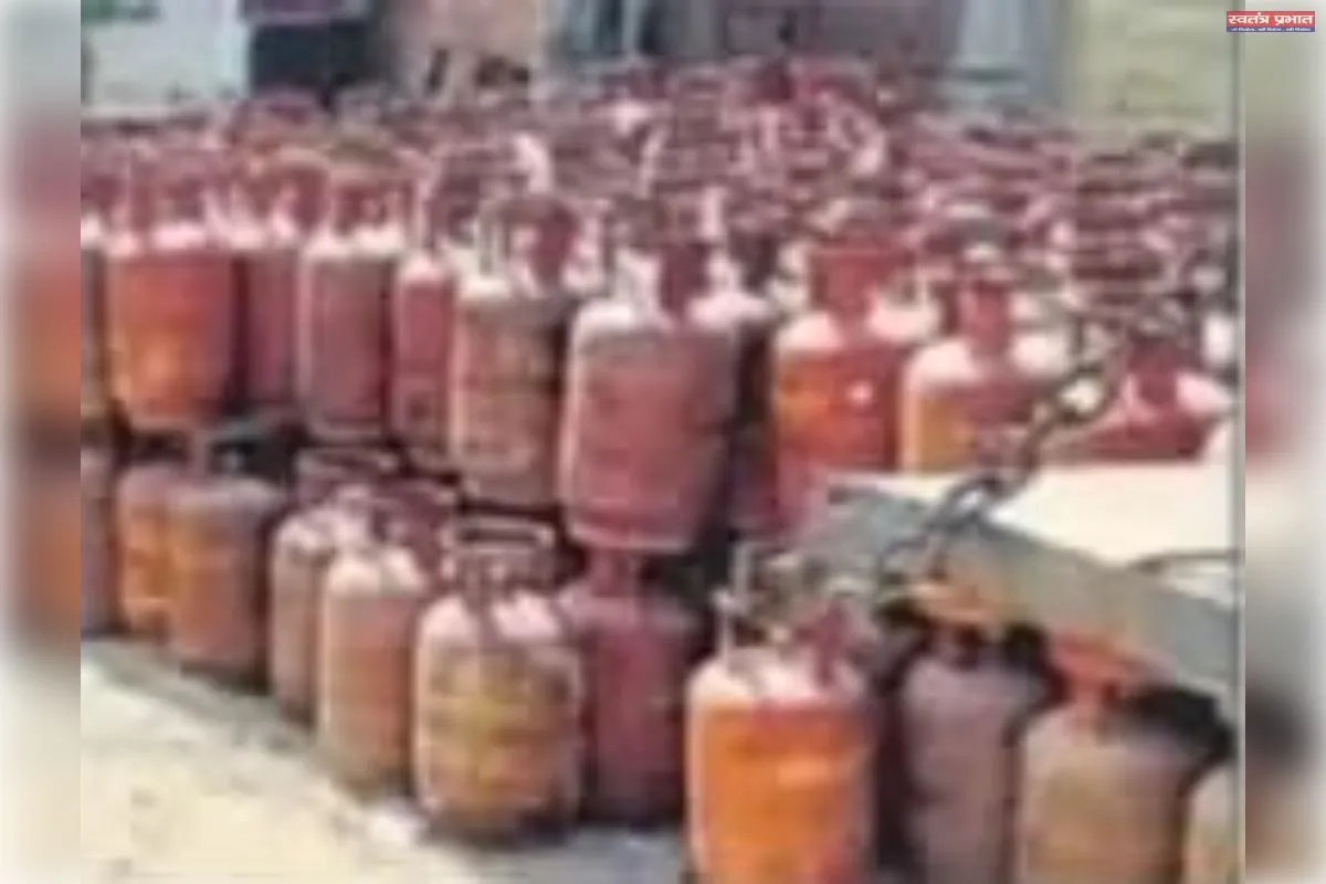 गैस सिलेण्डरों की कमी होने की अफवाहों से बचें उपभोक्ता - जिला पूर्ति अधिकारी