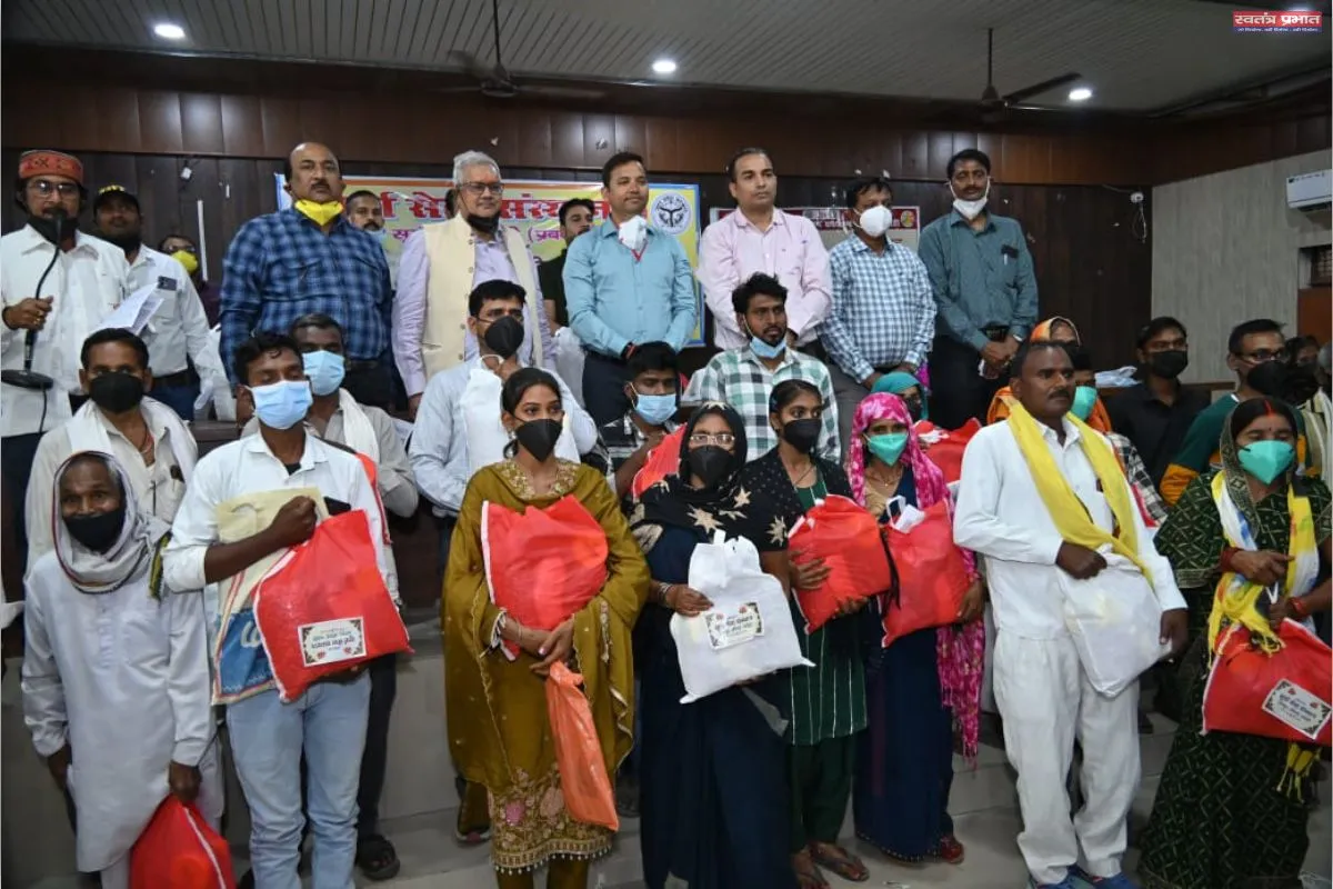 भदोही में 501 क्षय रोगियों को पोषण पोटली