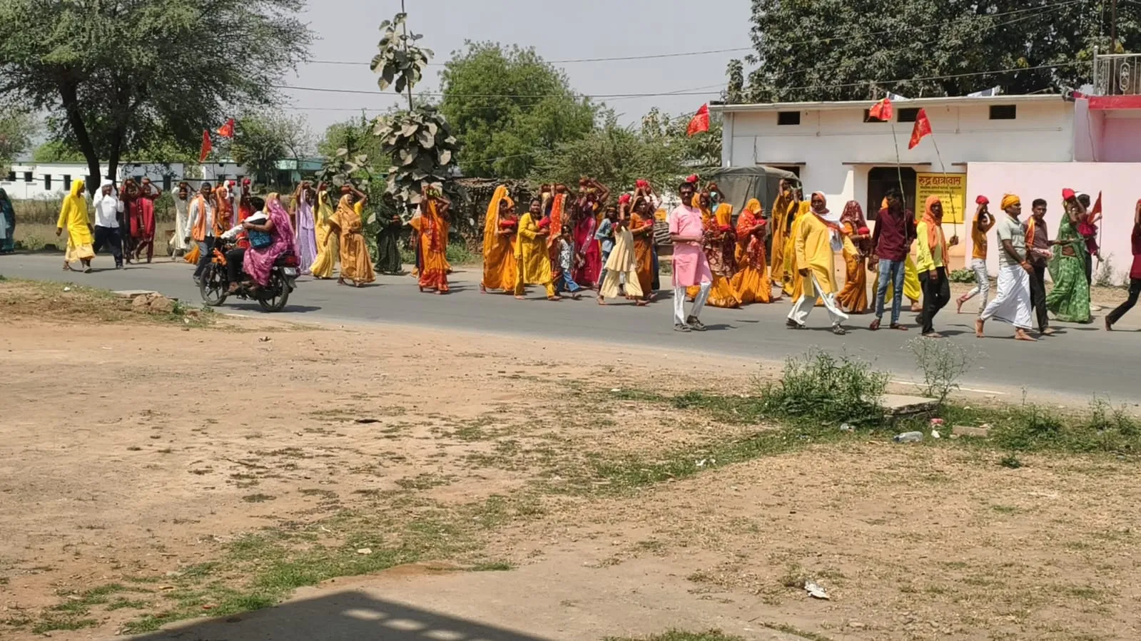 नौ दिवसीय सप्त चंडी महायज्ञ का हुआ शुभारंभ, भव्य कलश यात्रा के साथ शुरू हुआ धार्मिक आयोजन