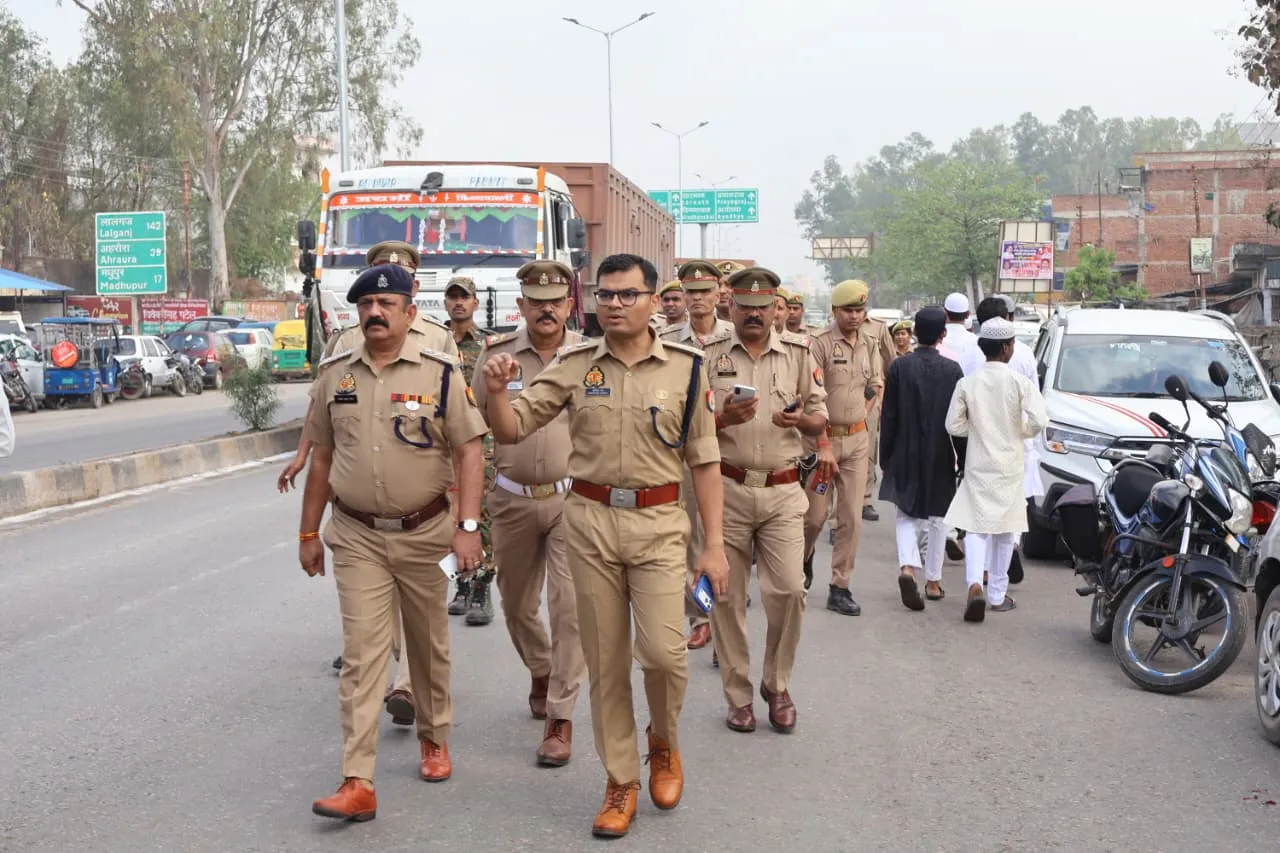 ईद-उल-फितर के अवसर पर  पुलिस अधीक्षक  ने किया जनपद में नमाज ड्यूटी एवं यातायात व्यवस्था का निरीक्षण, दिये कड़े निर्देश