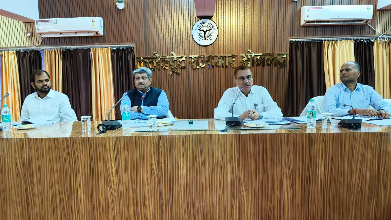 जनपद में  प्रेक्षक, संयुक्त सचिव ने  किया अर्हता तिथि 01.01.2026 के आधार पर विशेष प्रगाढ़ पुनरीक्षण अभियान-2026 के तहत मान्यता प्राप्त राजनैतिक दलों के प्रतिनिधियों के साथ  बैठक