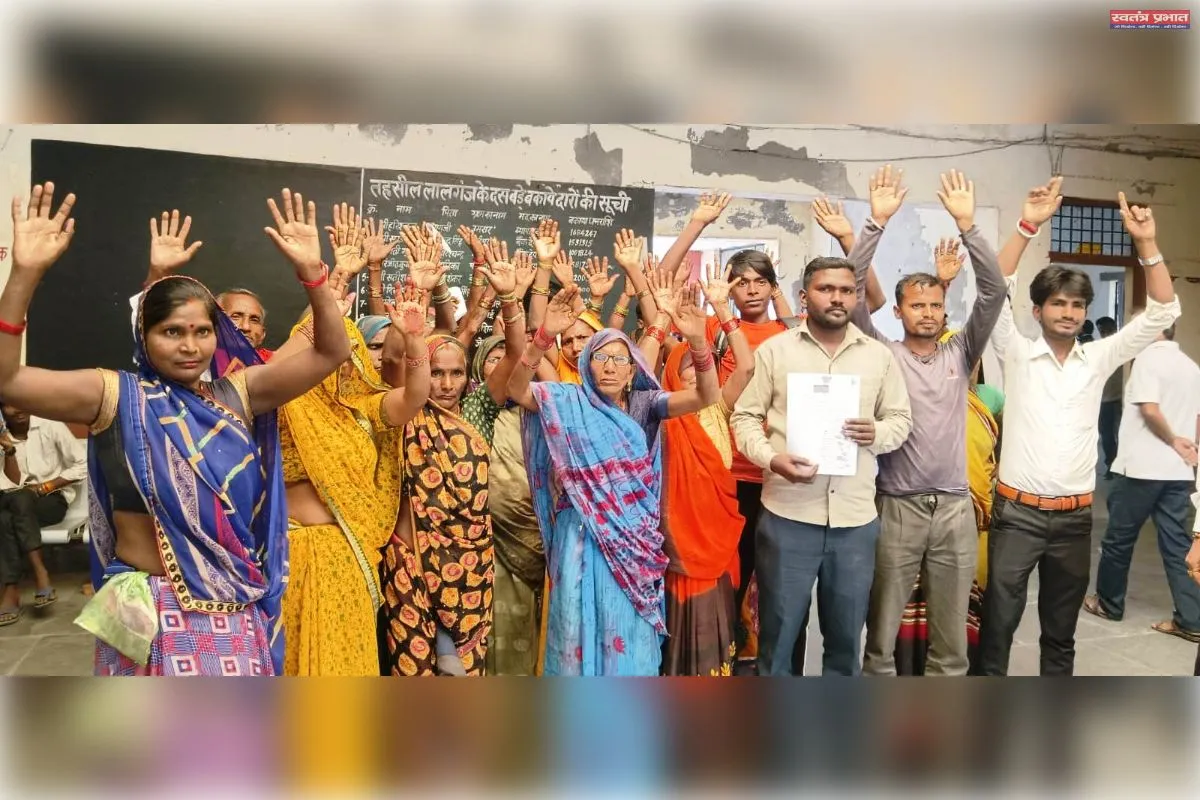 कोटेदार अनियमितता व दुर्व्यवहार का आरोप, एसडीएम से शिकायत