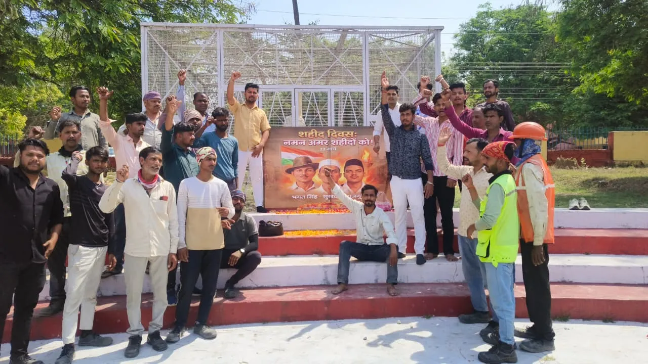 शहीदों के बलिदान का अपमान है ओबरा का वर्तमान: बिखरे हुए जनमानस का फायदा उठा रहा प्रशासन