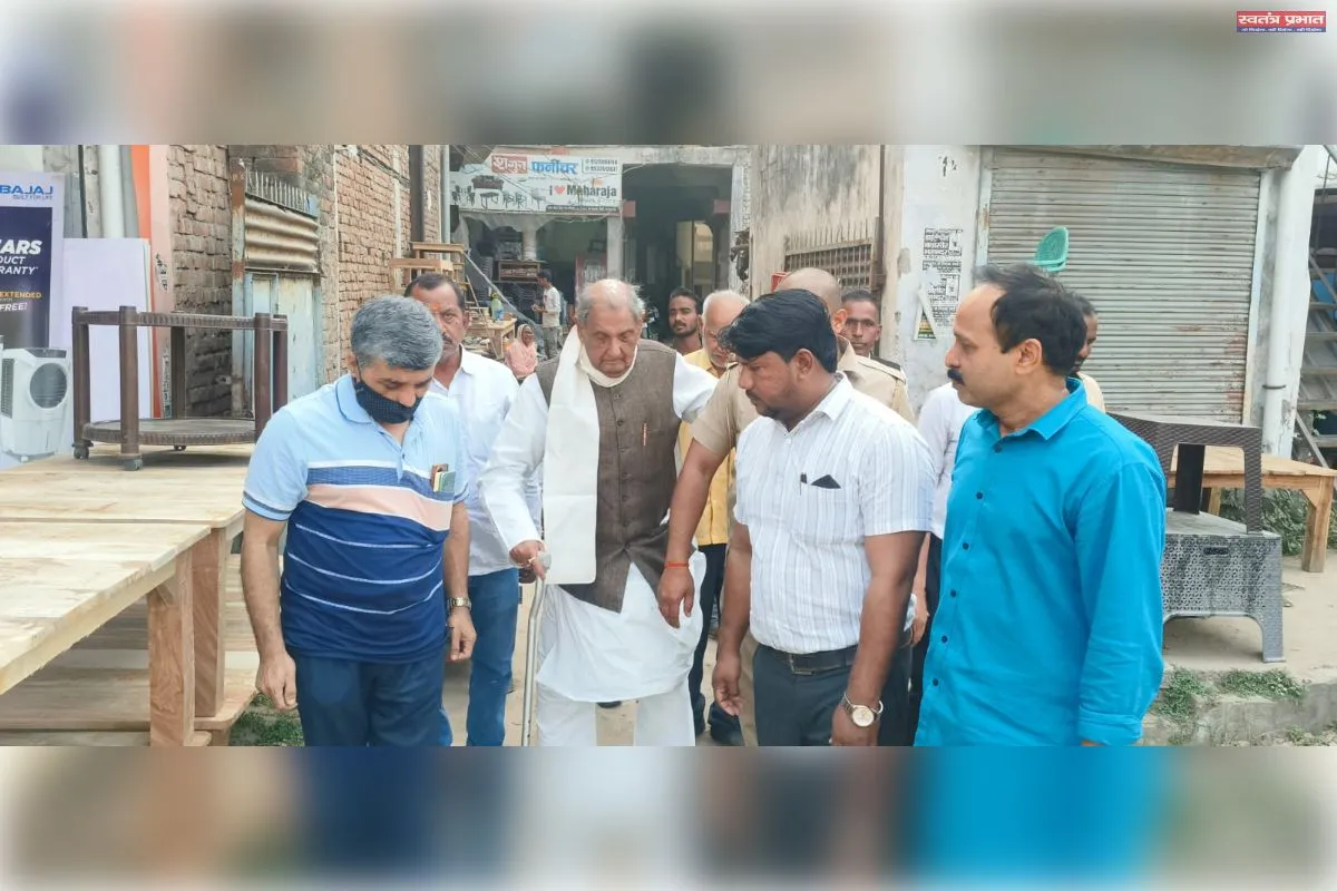 पूर्व सांसद रेवती रमन पहुंचे समाजसेवी के घर, दी ईद की मुबारकबाद 