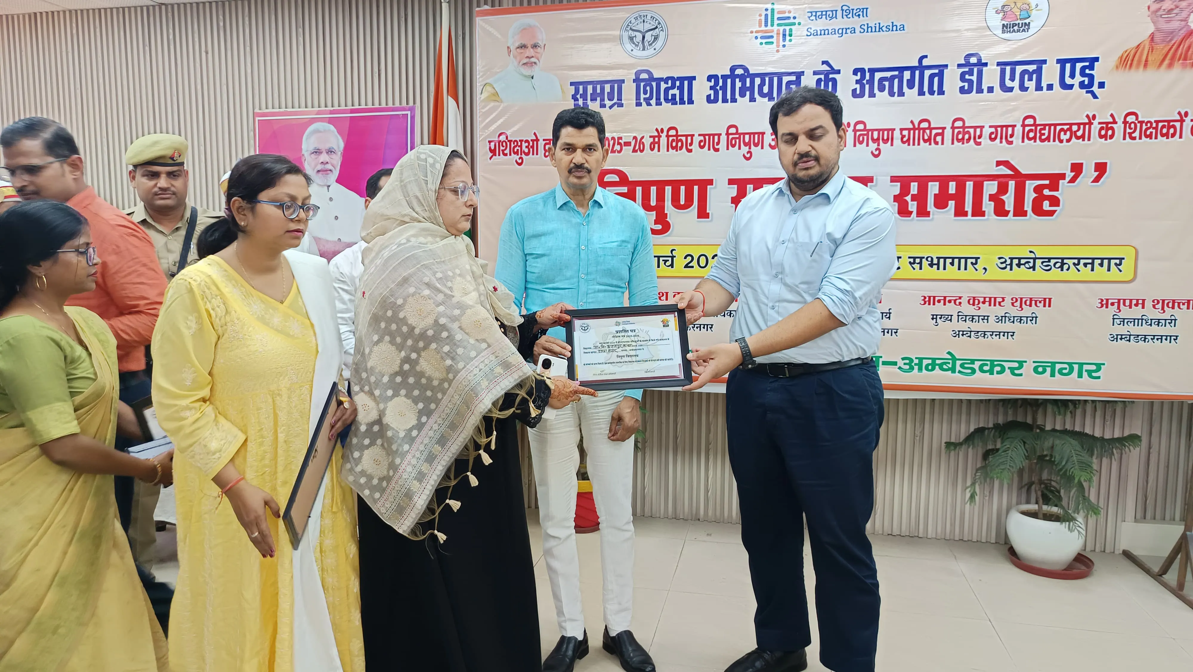 कलेक्ट्रेट सभागार में जनकल्याणकारी योजनाओं की झलक, युवाओं को स्वरोजगार हेतु किया गया प्रेरित