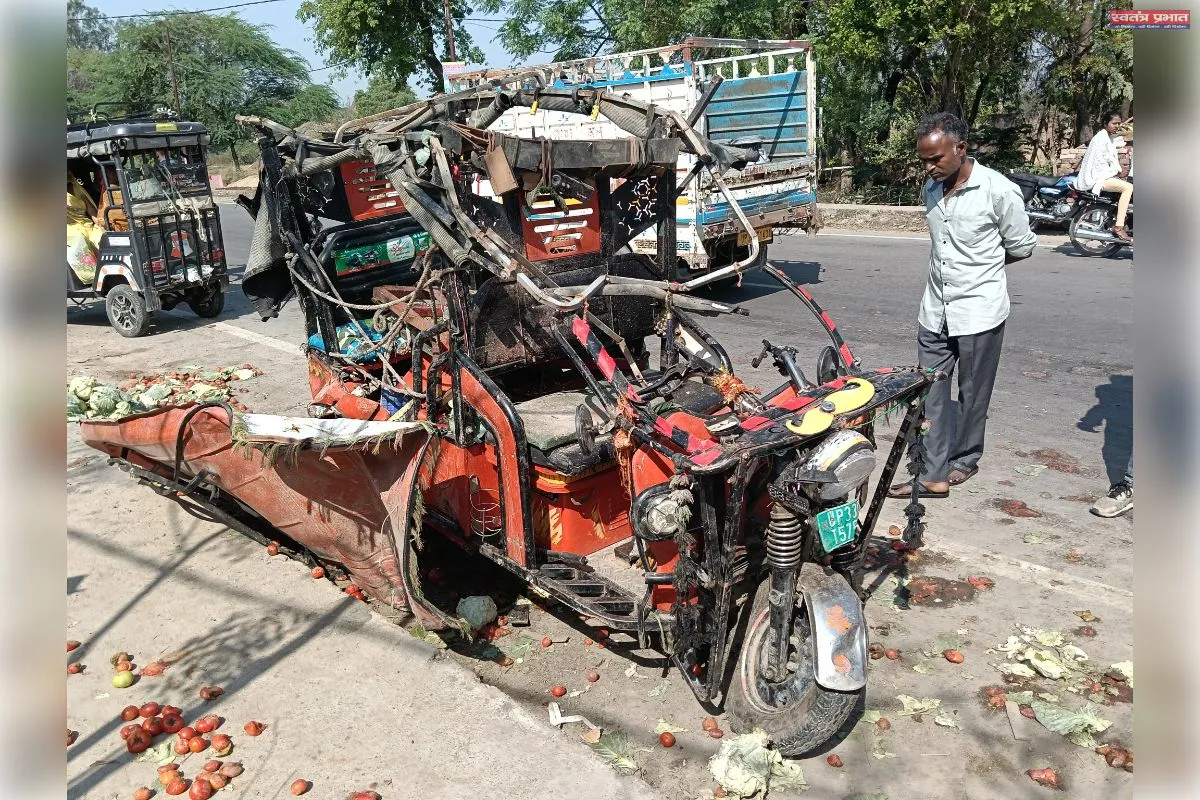 तेज रफ्तार डंपर की टक्कर से ई-रिक्शा चालक की मौत
