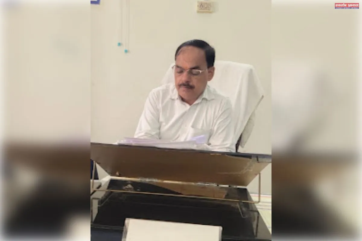 पुलिस ने एक नाबालिक बालिका को उसकी माँ के बजाय आरोपी को ही सौप दिया