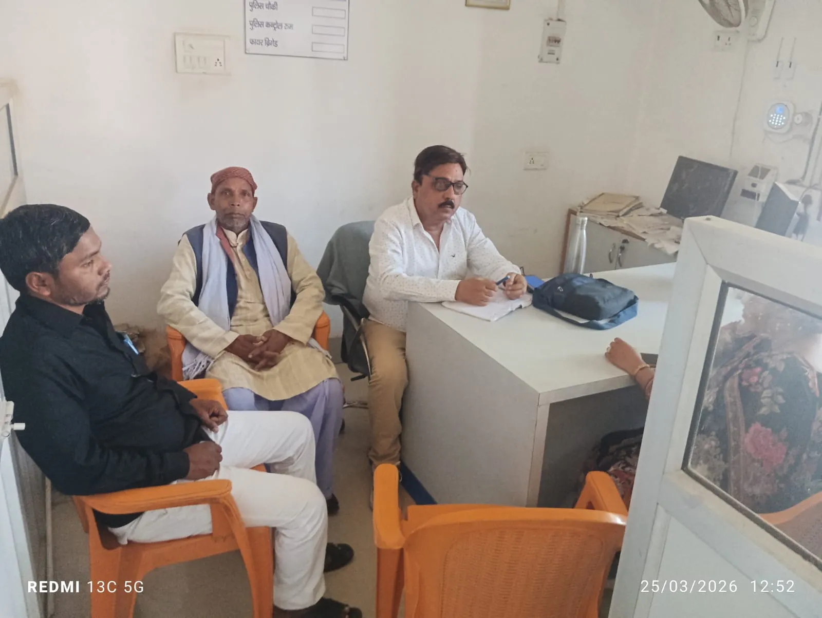 एडीसीओ सदर ने किया वैनी शाखा के  नौडीहा शाखा पर  गबन के मामले में समिति के अभिलेखों की जाँच, दिये संबंधित को कड़े निर्देश