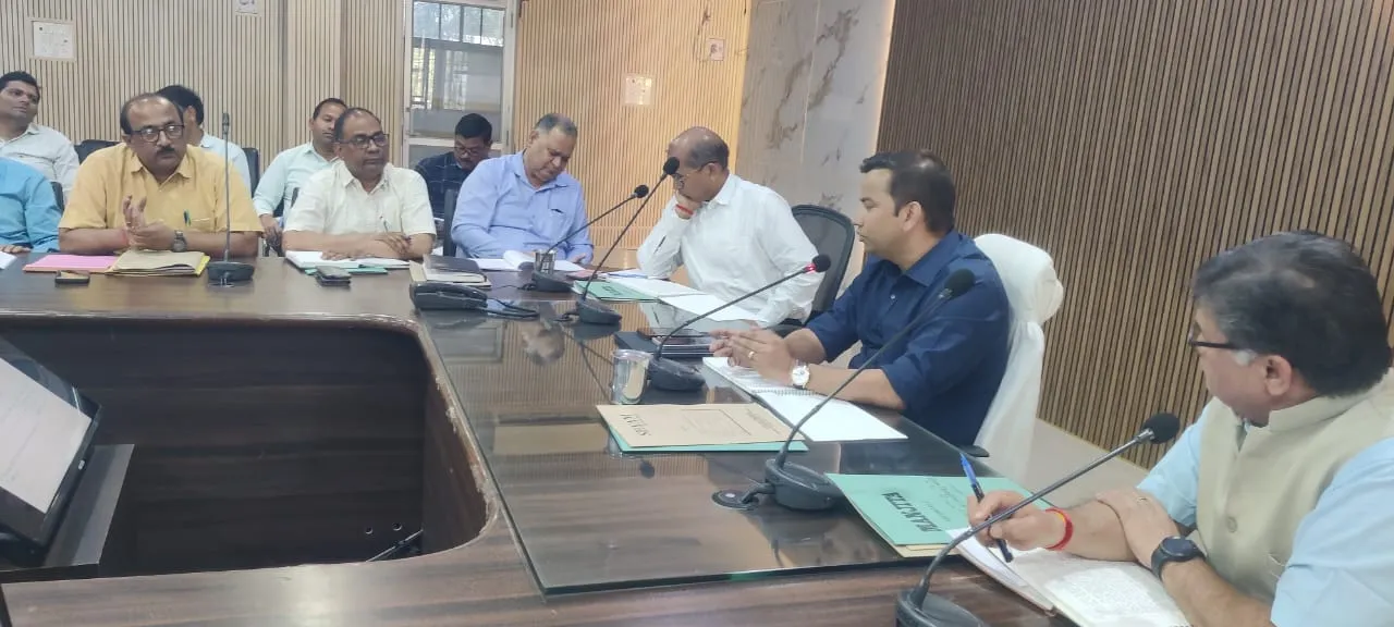 संचारी रोग नियंत्रण अभियान को लेकर अंतर विभागीय समन्वय समिति की बैठक सम्पन्न 1 अप्रैल से शुरू होने वाले अभियान की तैयारियों की समीक्षा, समयबद्ध सुचारू रूप से कार्य के निर्देश भदोही, 28 मार्च 2026।