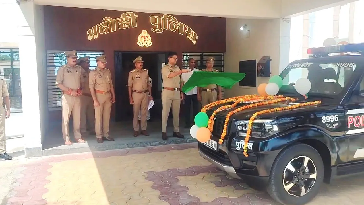 यूपी-112 सेवा को मिली मजबूती, चार नई पीआरवी वाहनो को एसपी ने दिखाई हरी झंडी