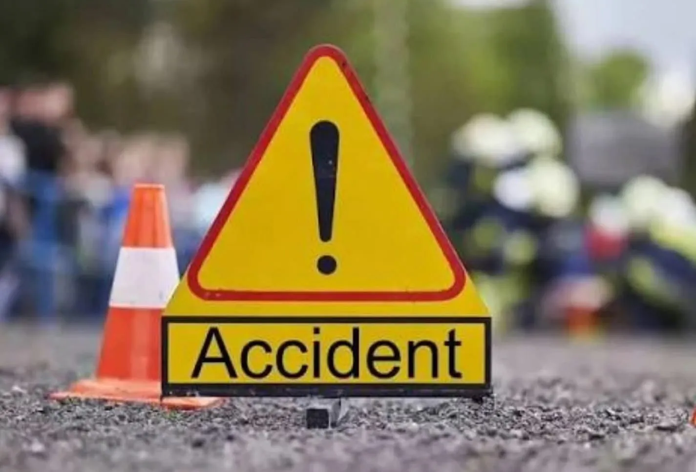 ट्रिपल आईटी चौराहे पर  टैंकर की टक्कर से बाइक सवार गंभीर रूप से घायल।