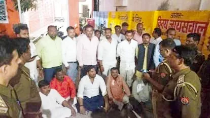 पडरौना नगरपालिका में टकराव: अधिकार और सम्मान को लेकर सभासदों का धरना, बैठक बेनतीजा स्थगित