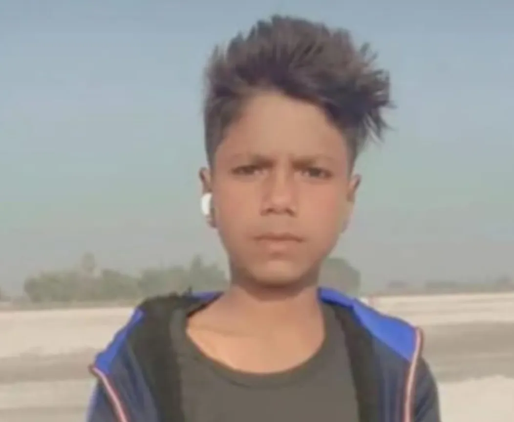 गोरखपुर ग़ोला क्षेत्र स्थित सरयू में समाया मासूम: 36 घंटे बाद मिला 14 वर्षीय अमन का शव, गोडियाना घाट पर दर्दनाक मंजर नहाने के दौरान गहरे पानी में डूबा था किशोर,
