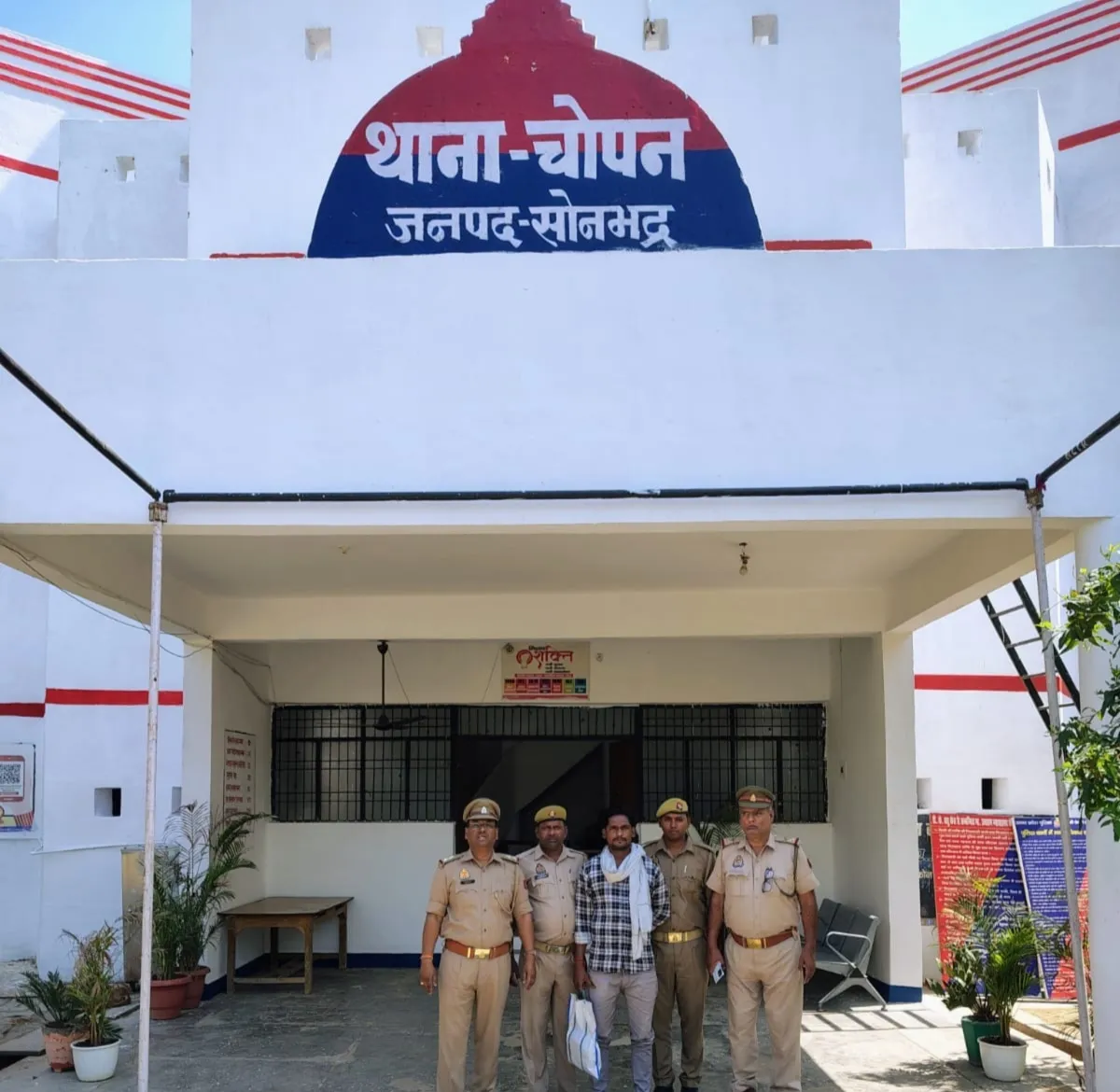 चोपन पुलिस को मिली अहम सफलता, अवैध गांजा के साथ 01 अभियुक्त गिरफ्तार