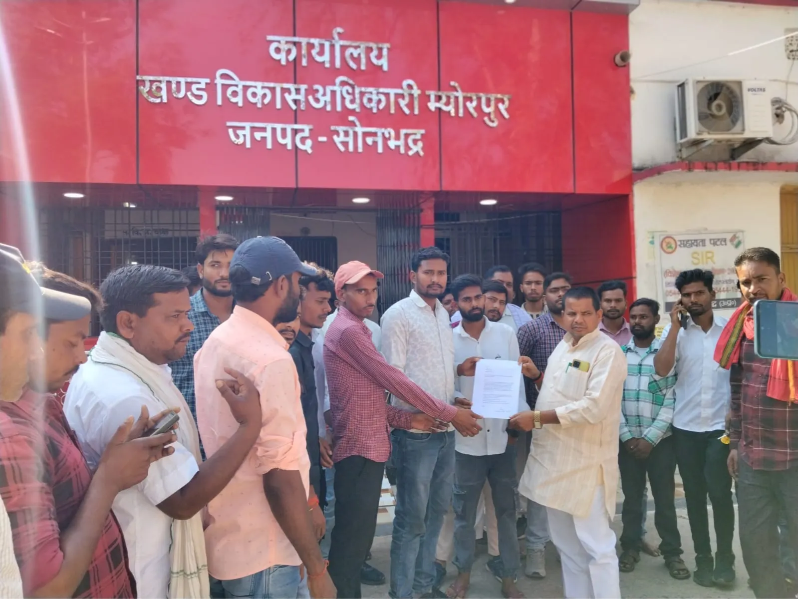 जल जीवन मिशन में कार्यदाई संस्था के द्वारा श्रमिकों का शोषण ,  शोषण  के विरूद्ध  कर्मचारियों में आक्रोश व्याप्त