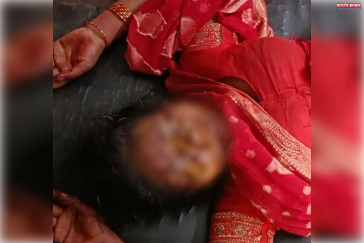 बालूमाथ में दर्दनाक सड़क हादसा: बाइक में साड़ी फंसने से गिरी महिला, टैंपो की चपेट में आकर गंभीर रूप से घायल, रिम्स रेफर