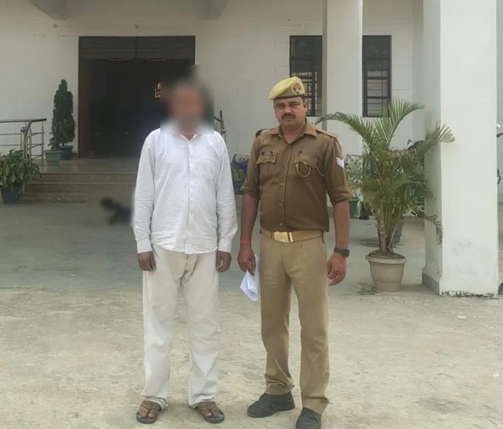 गोरखपुर में सनसनीखेज धोखाधड़ी! कूटरचित दस्तावेजों से मृत पिता-भाई के हस्ताक्षर बनाकर पैतृक जमीन हड़पने का गैंग चला, आरोपी अब्दुल कलाम उर्फ मिठाई गिरफ्तार