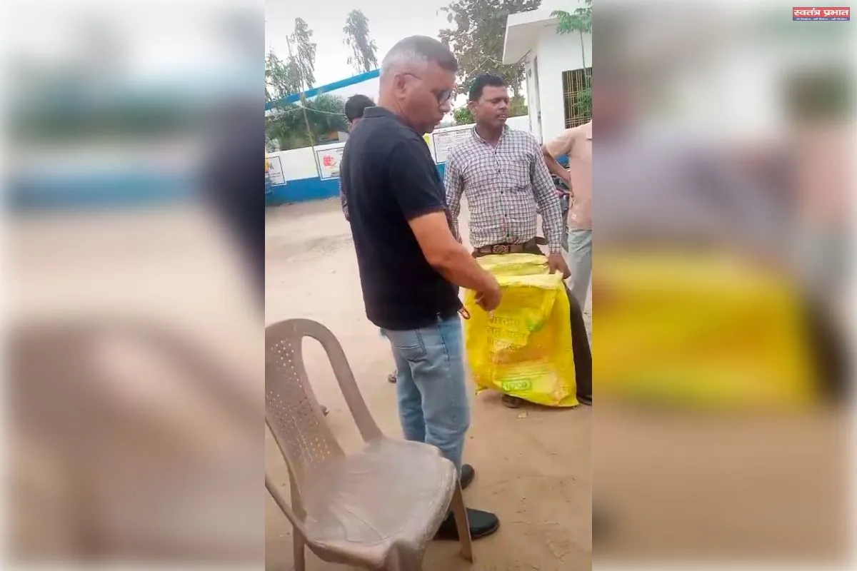 लखीमपुर खीरी – गैस एजेंसी पर दिव्यांग की पिटाई, वीडियो वायरल