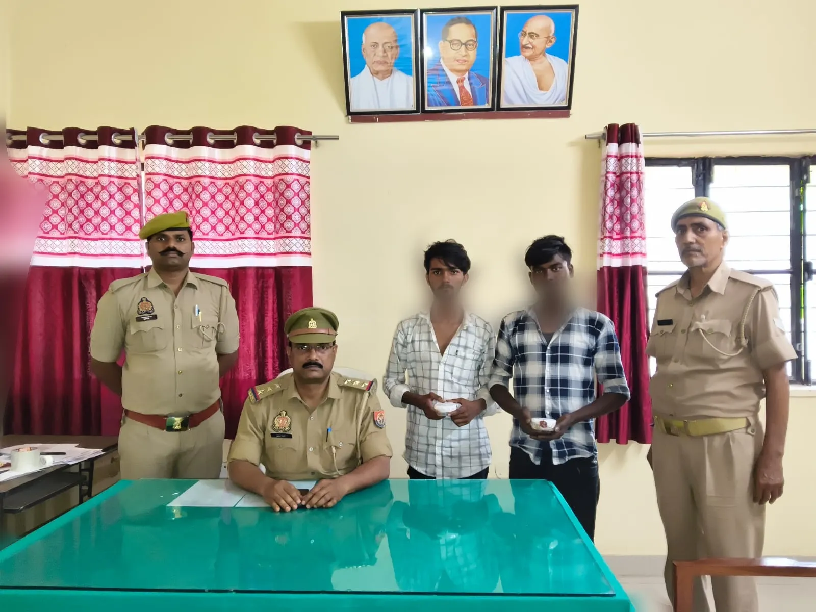 रामपुर  बरकोनिया पुलिस की त्वरित कार्रवाई, चोरी के मामले में फरार 02 अभियुक्त 24 घंटे के भीतर गिरफ्तार