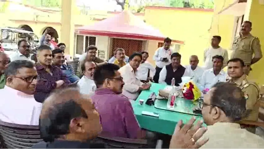 पड़रौना कोतवाली में व्यापारियों की अहम बैठक, सुरक्षा व सुविधाओं को लेकर उठी बड़ी मांगें