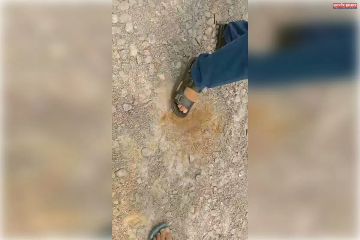 रोड निर्माण में अनियमितताओं की भरमार &nbsp;ठेकेदार पर लगे गंभीर आरोप