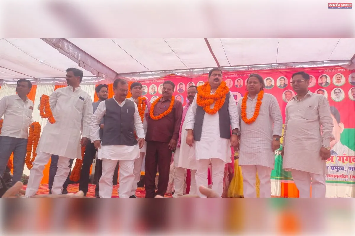 सपा के होली मिलन कार्यक्रम में पहुंचे वरिष्ठ नेता जुटी अपार भीड़&nbsp;