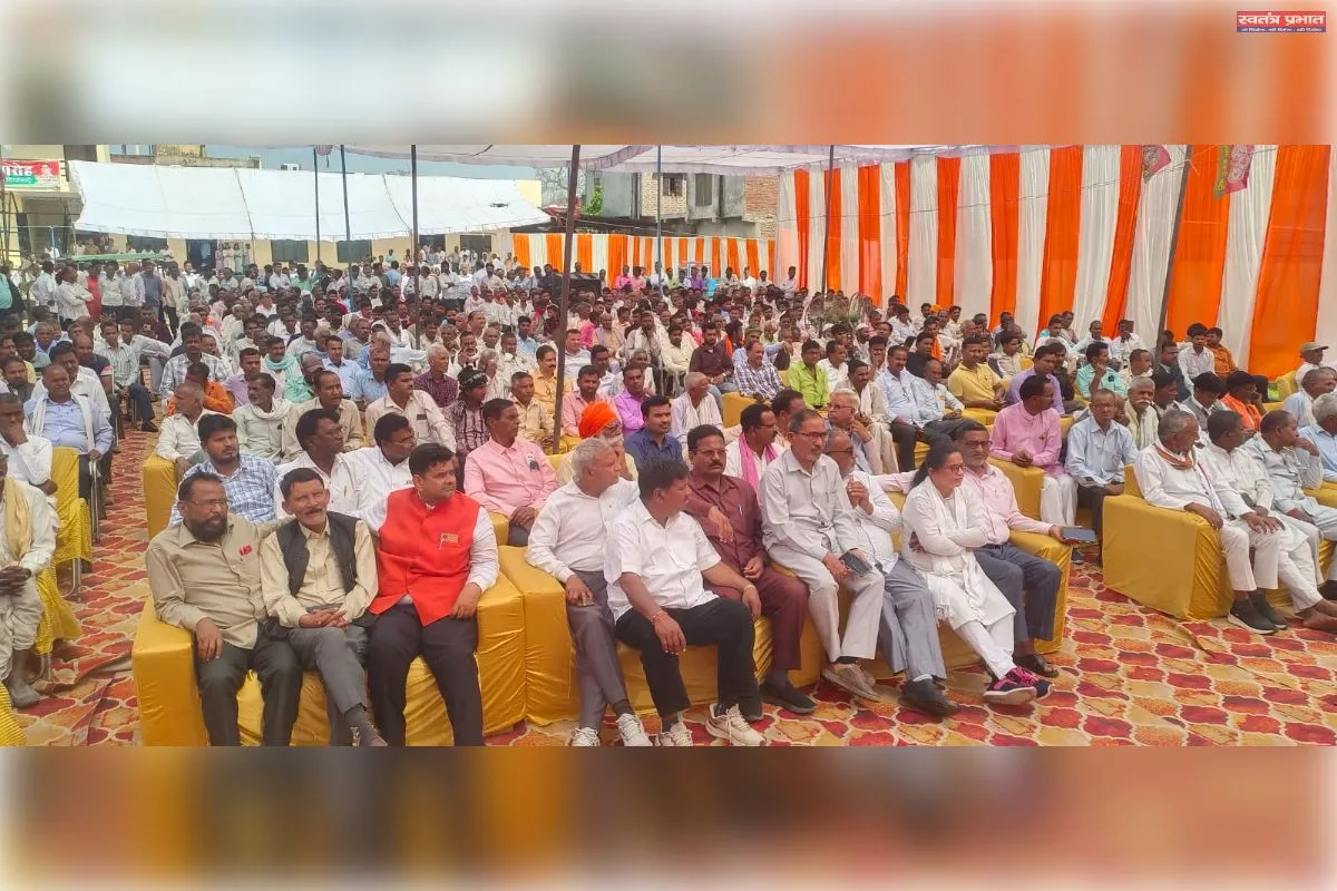 सपा के होली मिलन कार्यक्रम में पहुंचे वरिष्ठ नेता जुटी अपार भीड़&nbsp;