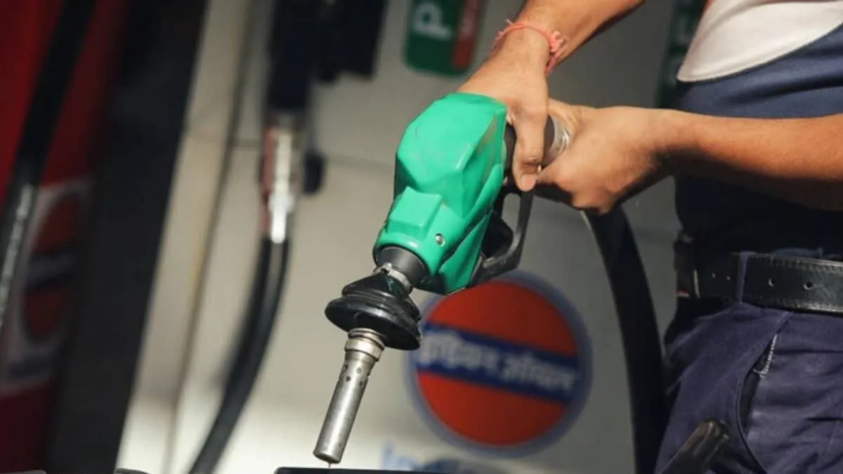 नाबालिग बच्चों को वाहनों में पेट्रोल नहीं देने पर सख्त हो सरकार