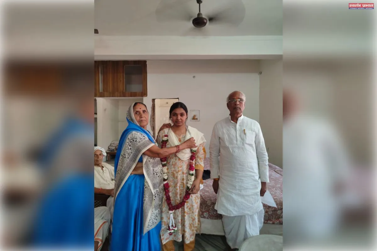 शिक्षक की बेटीअर्पणा त्रिपाठी (शिखा,) बनी समीक्षा अधिकारी 