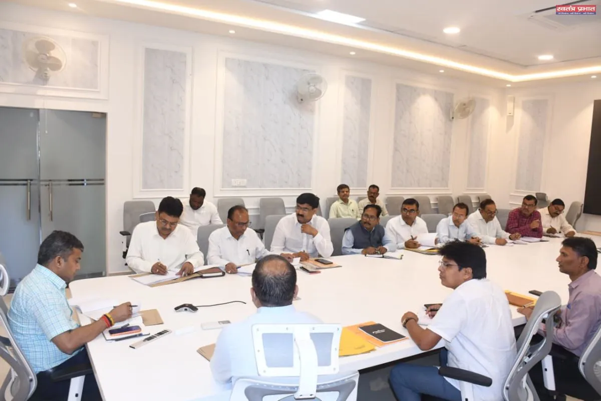 चकबंदी कार्यो की समीक्षा बैठक आयोजित की गयी 