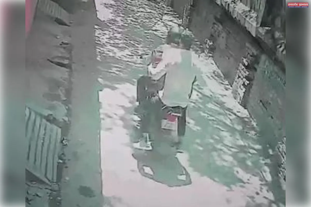 कानपुर में सिलेंडर टप्पेबाजी: पेट्रोलियम अधिकारी बनकर घर से दो सिलेंडर ले उड़े